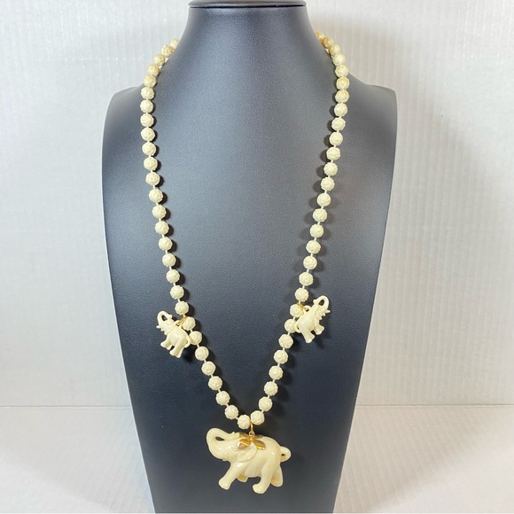 Jewelry - Vintage Elephant Trunk Up Necklace